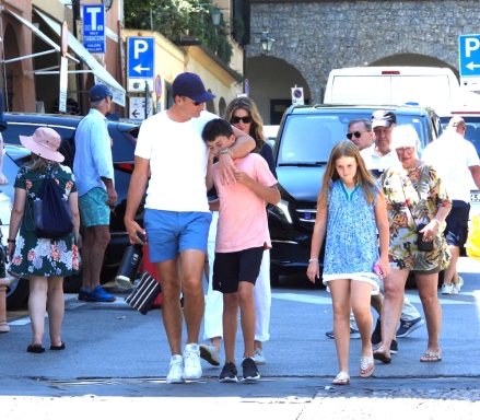 Gisele Bündchen and Tom Brady seen strolling in Portofino with daughter Vivian Lake **SPECIAL INSTRUCTIONS*** Please pixelate children's faces before publication.***. 29 Jun 2025 Pictured: Gisele Bundchen, Tom Brady, Vivian Lake Brady. Photo credit: Oliver Palombi / MEGA TheMegaAgency.com +1 888 505 6342 (Mega Agency TagID: MEGA873289_034.jpg) [Photo via Mega Agency]